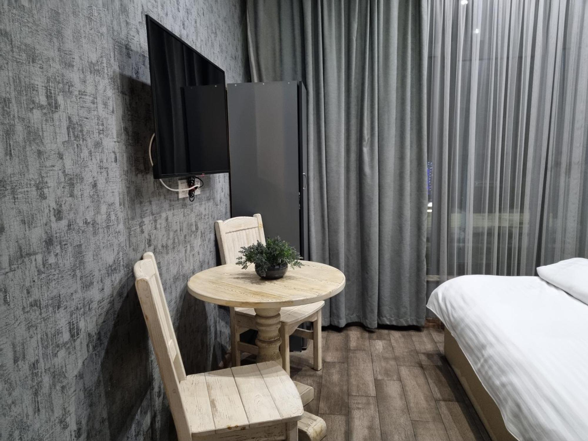 Day Inn Hotel Erevan Esterno foto