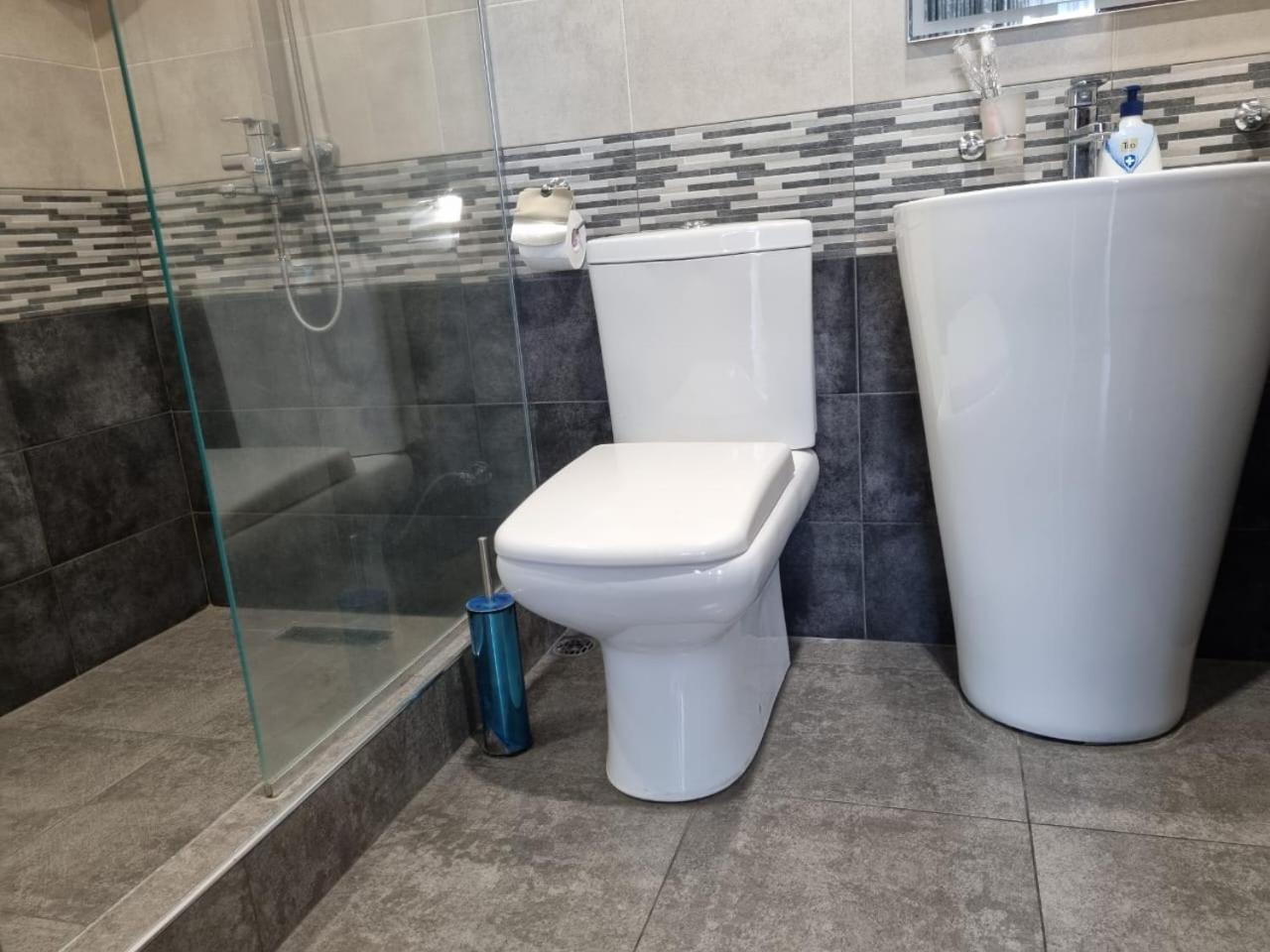Day Inn Hotel Erevan Esterno foto