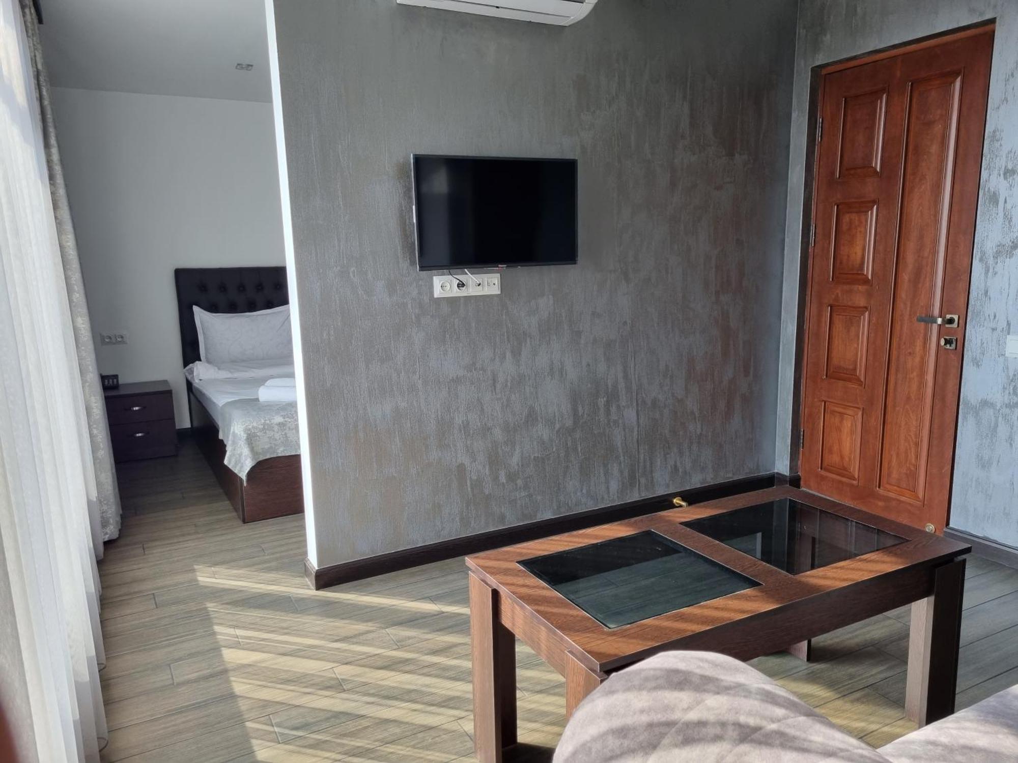 Day Inn Hotel Erevan Esterno foto