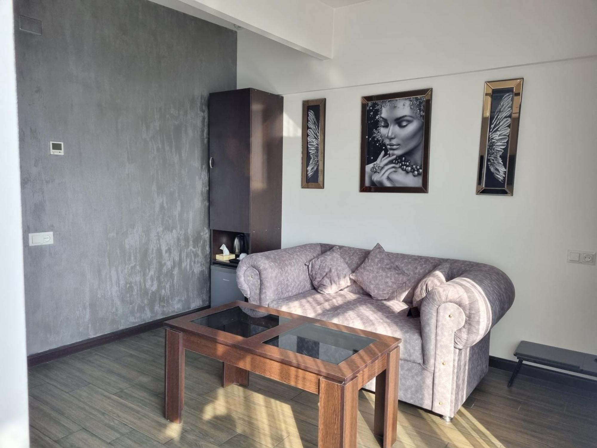 Day Inn Hotel Erevan Esterno foto