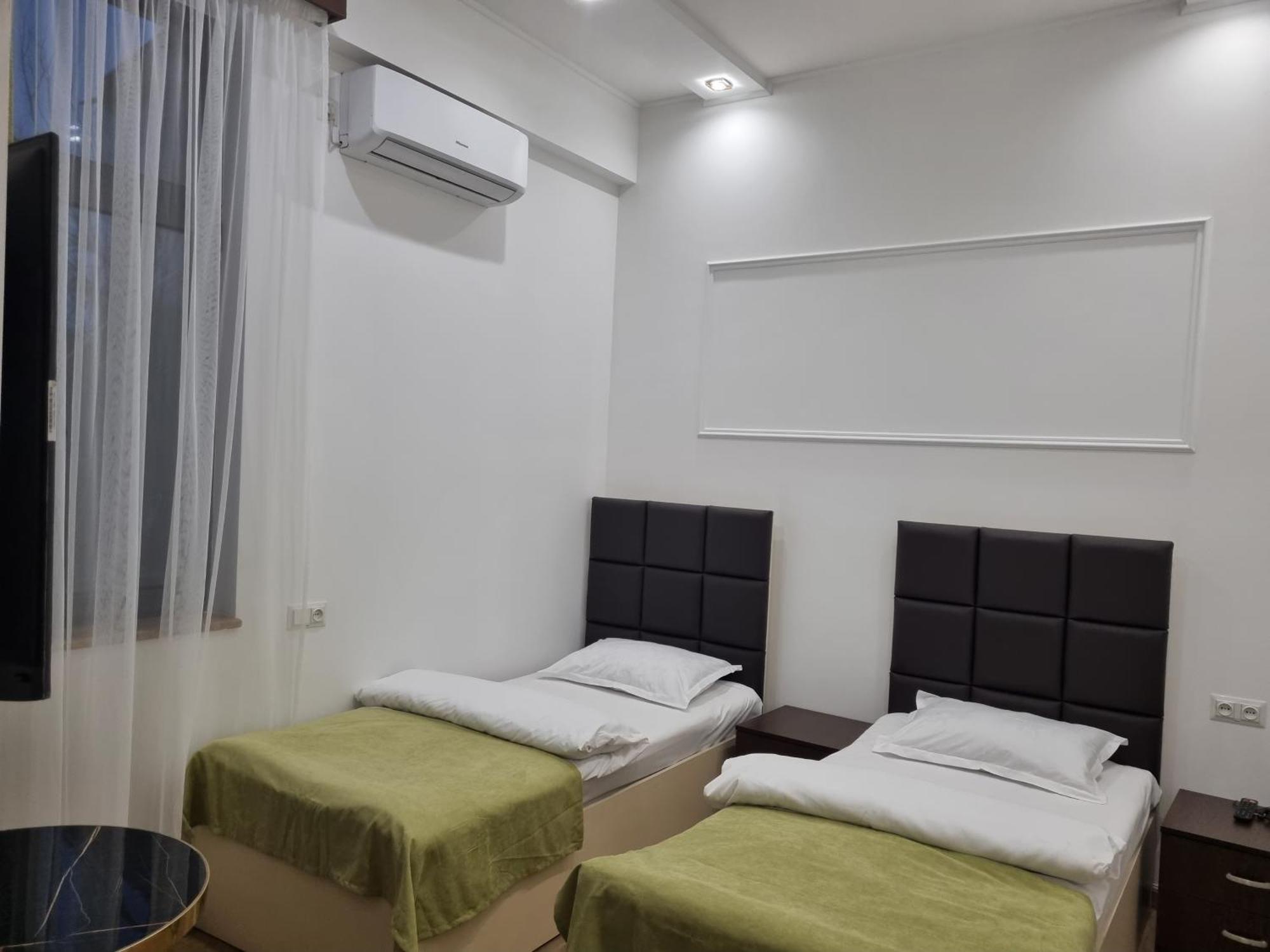Day Inn Hotel Erevan Esterno foto